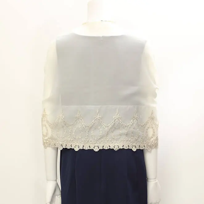 ④ベージュの刺繍入りシフォンストール