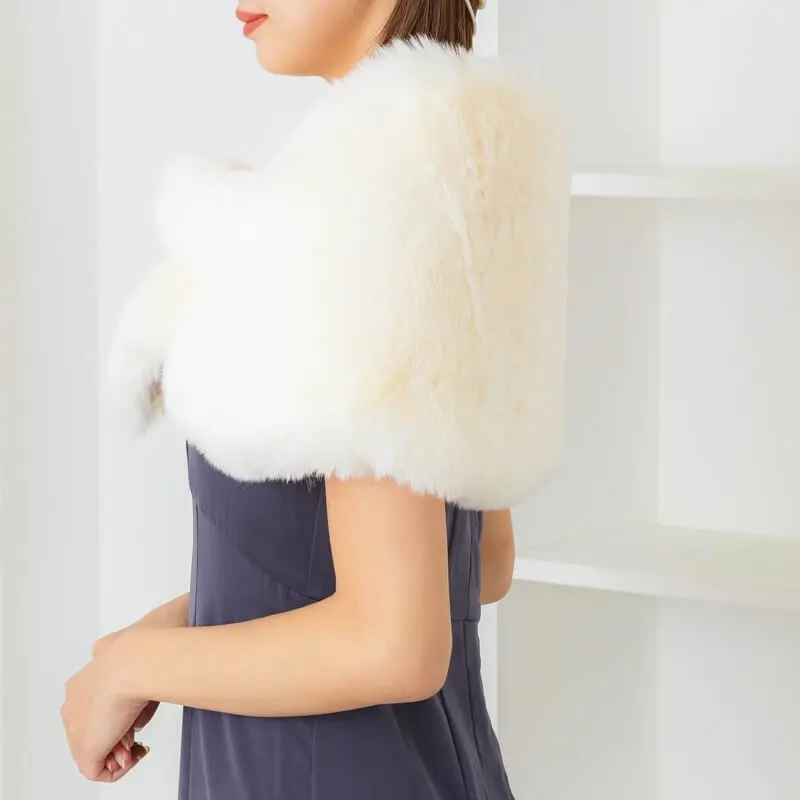 オフホワイトのフェイクファーショール | Dorry doll | C-4046 | 結婚 