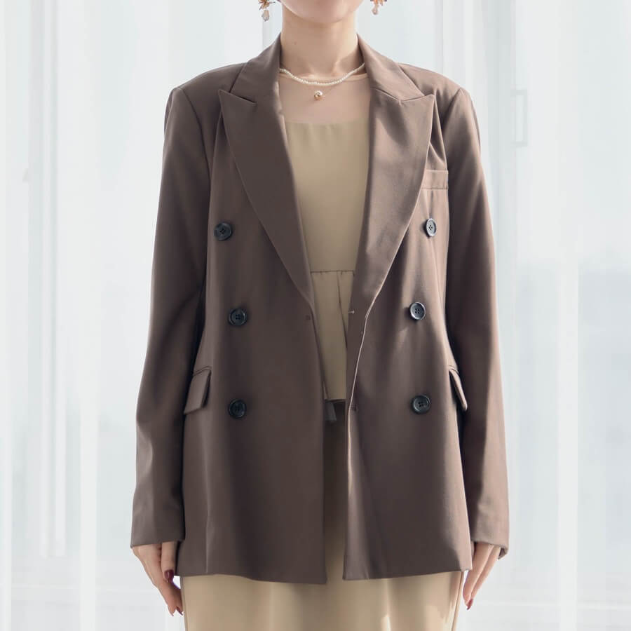 ブラウンのピークドラペルジャケットの商品画像1