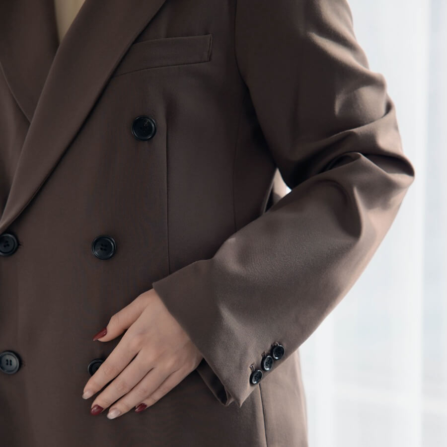 ブラウンのピークドラペルジャケットの商品画像4