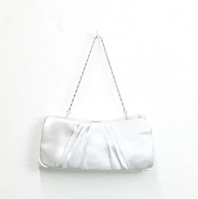 シルバーのサテンシンプルクラッチバッグ | ASHILL | E-8012 | 結婚式