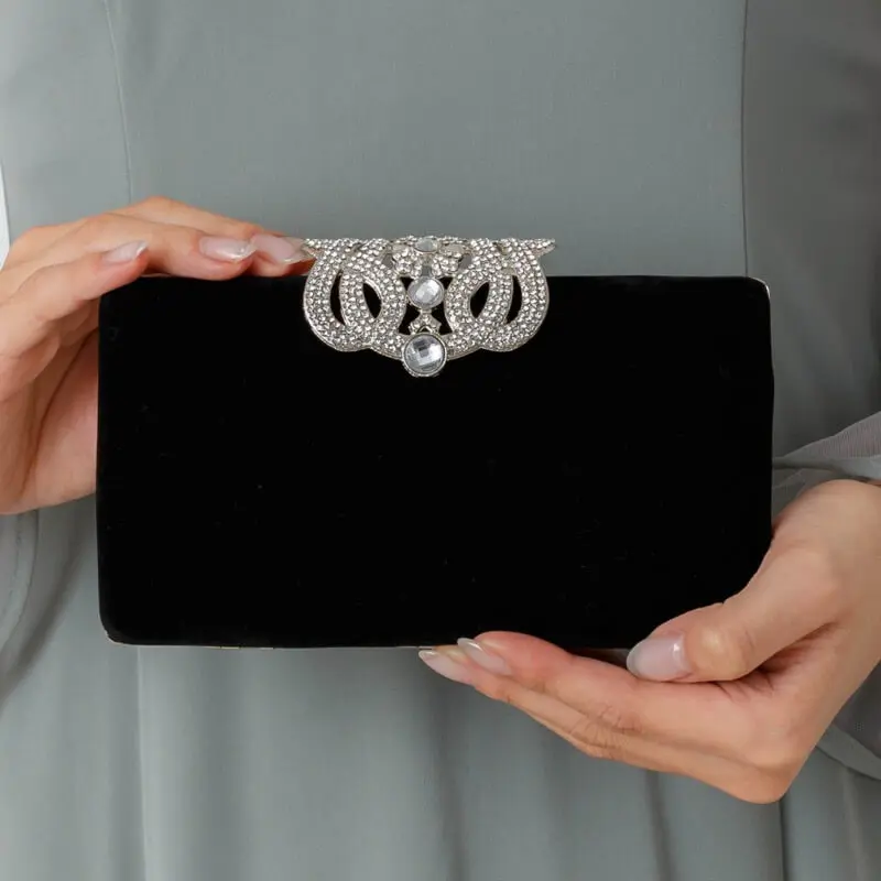 ブラックのビジューベロアバッグ | アサクラ | E-8071 | 結婚式