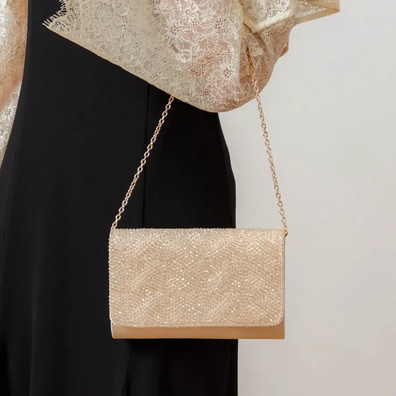 ベージュのクリスタルビジューバッグ | アサクラ | E-8077 | 結婚式