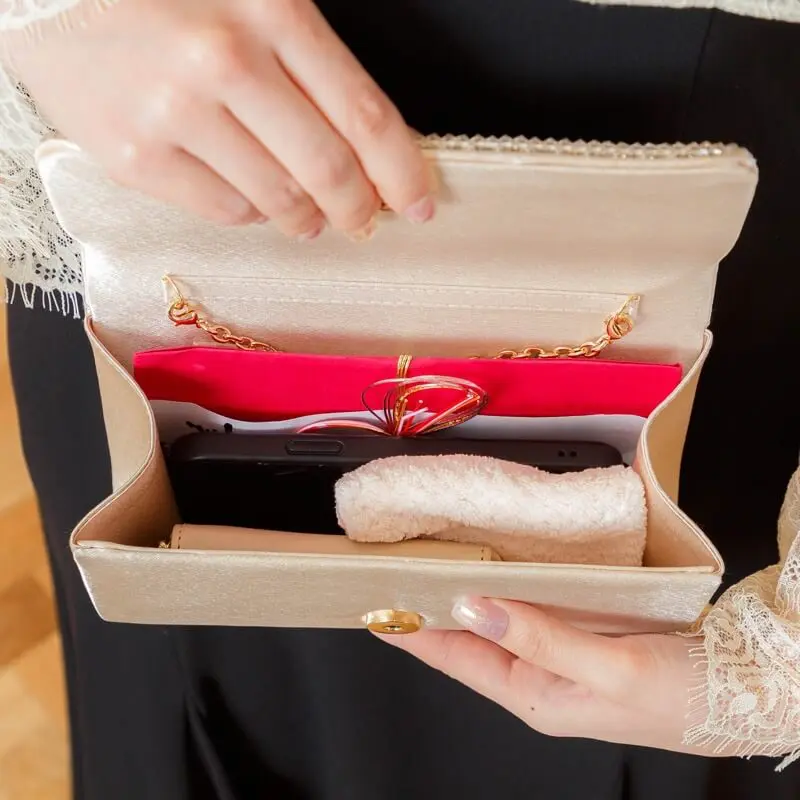 ベージュのクリスタルビジューバッグ | アサクラ | E-8077 | 結婚式