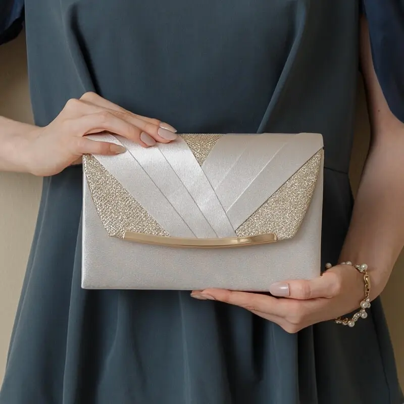 【美品】SHIPS サテンベージュ バッグ 結婚式 パーティ 美品】SHIPS サテンベージュ バッグ 結婚式 パーティ