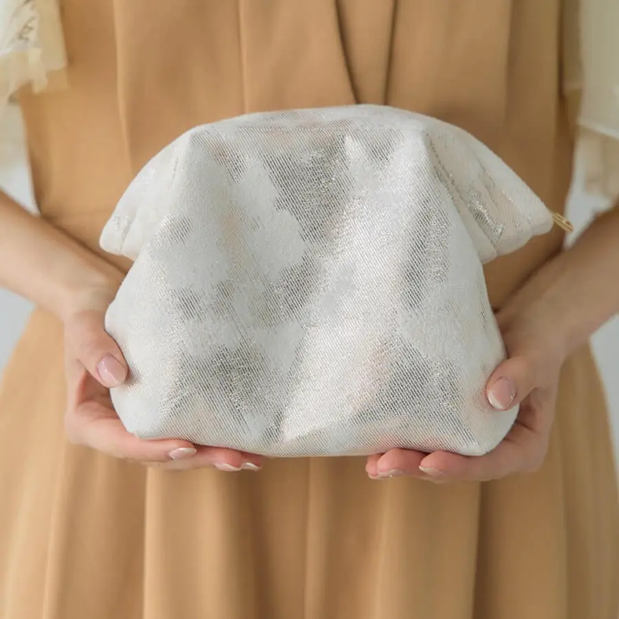 ベージュのシャイニーレザーミニバッグ | セラビ | E-8095 | 結婚式