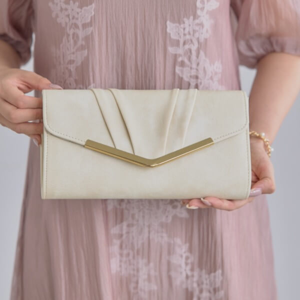 ベージュのマットフェイクレザーバッグ | E-8098