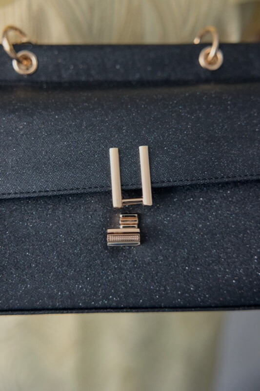 ブラックのメタルバングルバッグの商品画像5