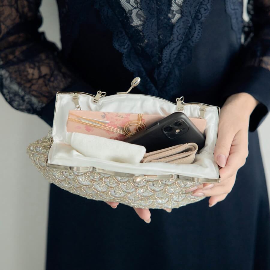 シルバーのスパンコール×ビーズバッグの商品画像4