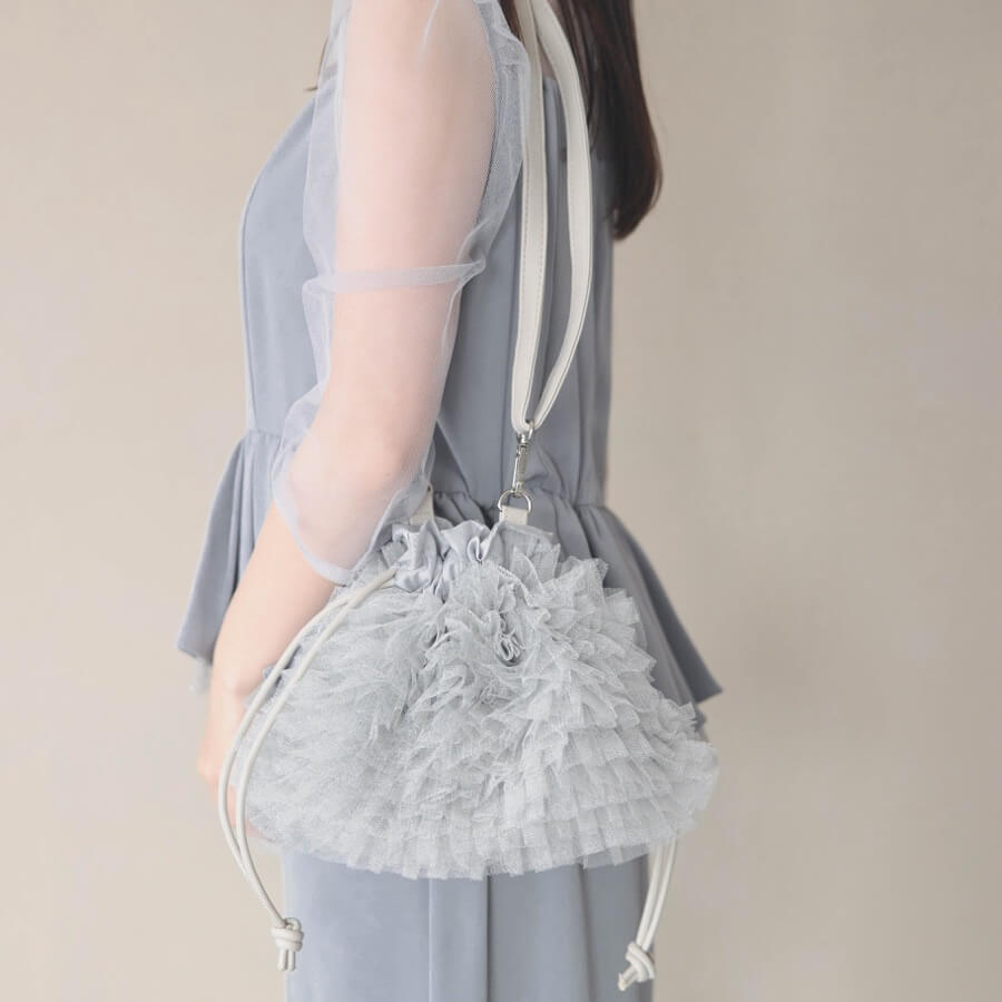 グレーのドローストリングバッグの商品画像3