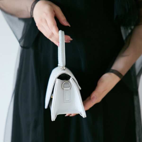 グレーのアシメトリックバッグの商品画像2