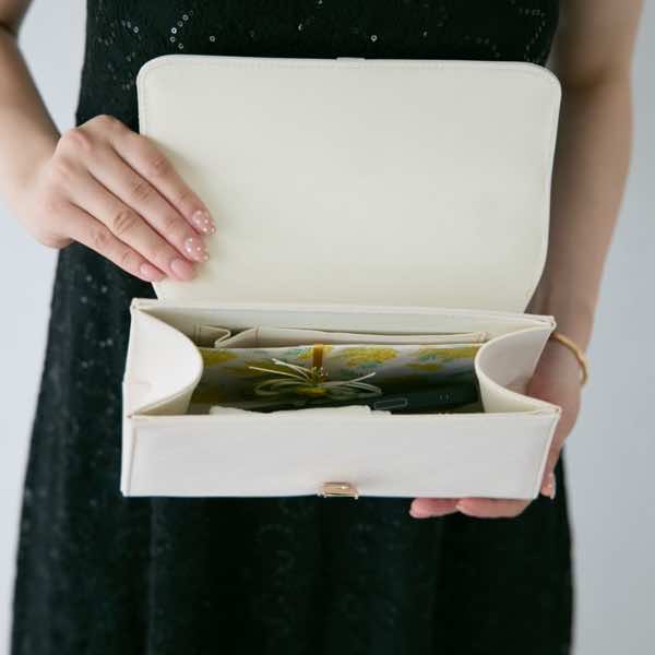 ベージュのラメハンドバッグの商品画像4