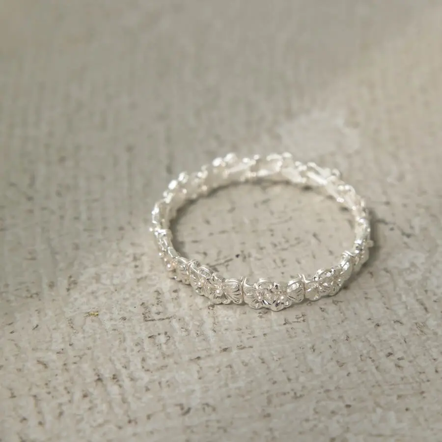 シルバーのメタルフラワーラバーブレスレット | JUNO | G-9086 | 結婚