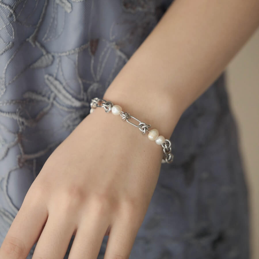 シルバーのバロックパールマンテルブレスレットの商品画像2