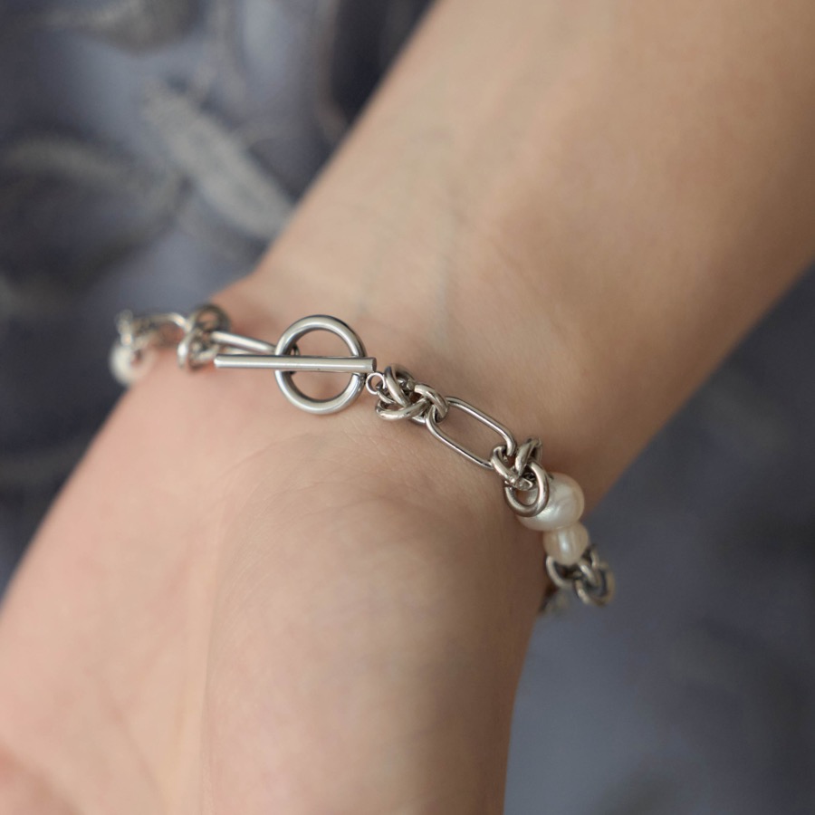 シルバーのバロックパールマンテルブレスレットの商品画像3