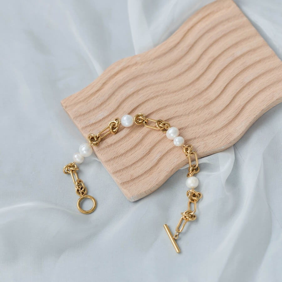 ゴールドのバロックパールマンテルブレスレットの商品画像1