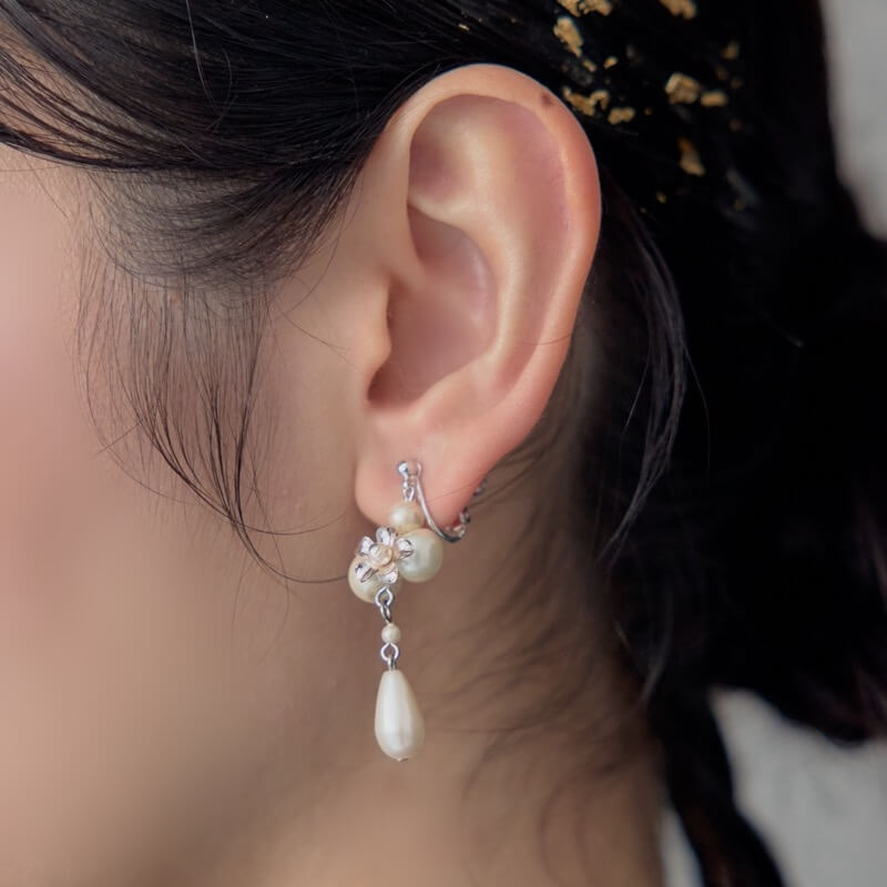 シルバーのミニフラワーパールイヤリングの商品画像3