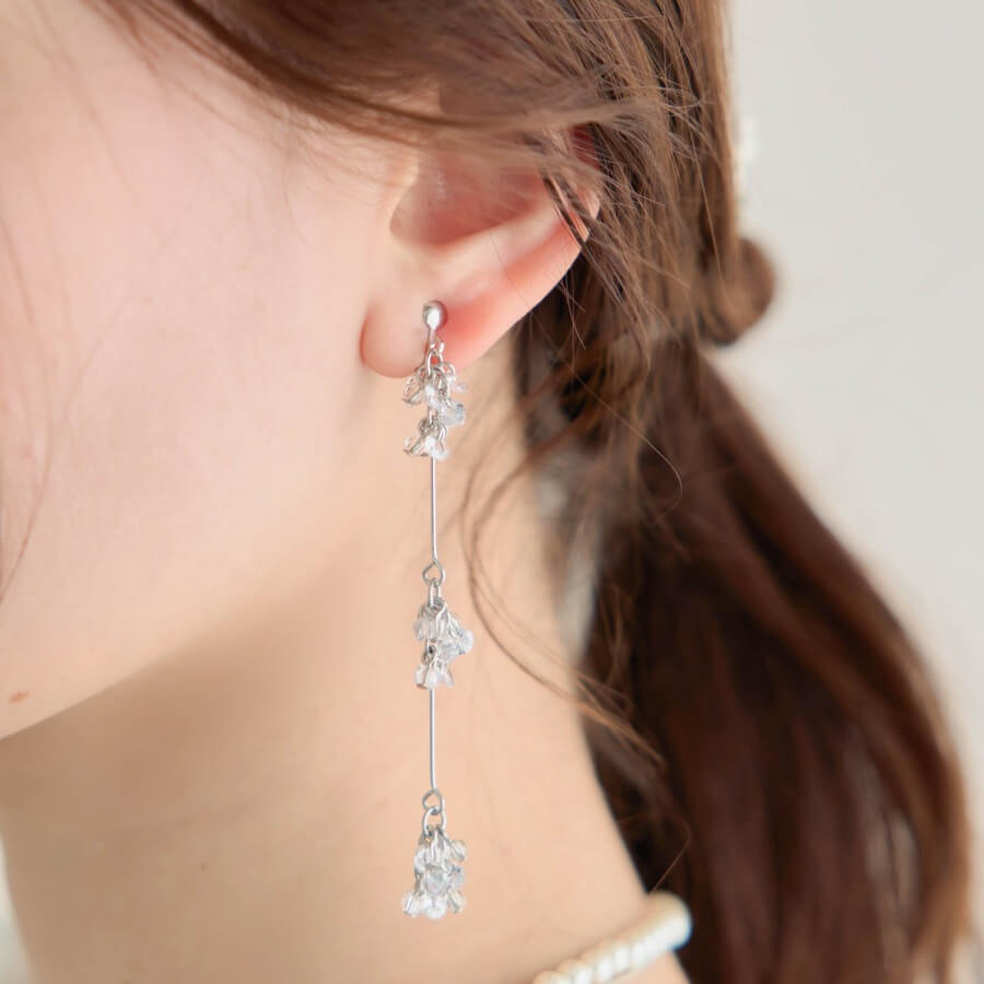 シルバーのクリアビーズロングイヤリングの商品画像3