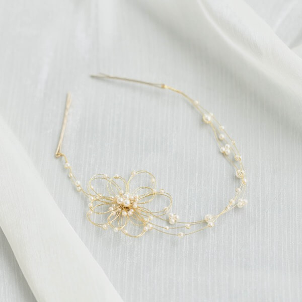 ゴールドのワイヤーフラワーパールヘッドピース | J-0065