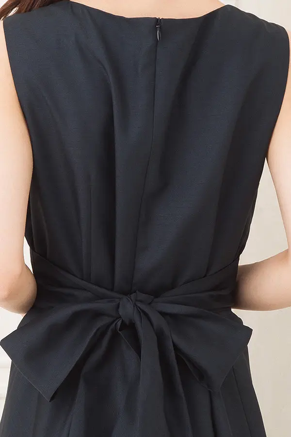 ベルト付き黒シャンタンワンピース | LACOUPE | LL | 結婚式