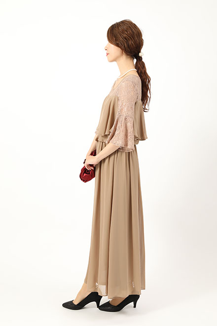 結婚式ストッキング 黒やタイツは大丈夫 気になるマナーや伝線対策 おすすめのドレスまでご紹介 レンタルドレスのリリアージュ