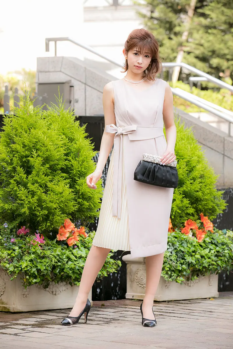 ピンクのアシンメトリープリーツタイトドレス | Dorry doll | M | 結婚