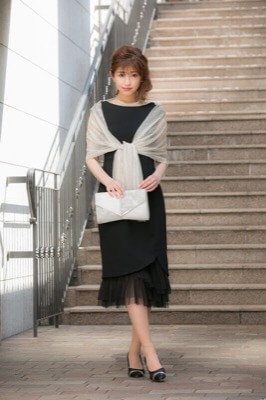 黒のチュールパニエ付きドレスのレンタルドレス