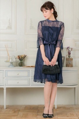 ネイビーの総レースフレアドレスのレンタルドレス