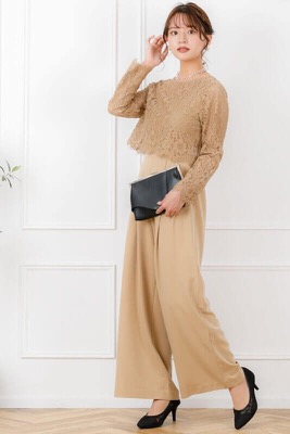 ベージュのレースカーディガン付きオールインワンドレスのレンタルドレス