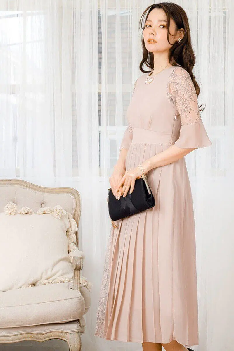 グレージュのレース切替プリーツドレス | trattoria | M | 結婚式