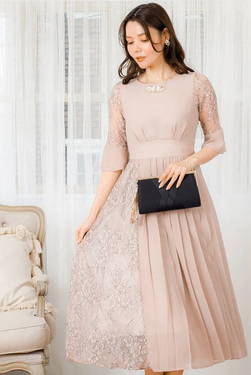 ドレ タイト 無地 プリーツ ベージュ 上品 パーティー 結婚式 グレージュのレース切替プリーツドレス | trattoria | M | 結婚