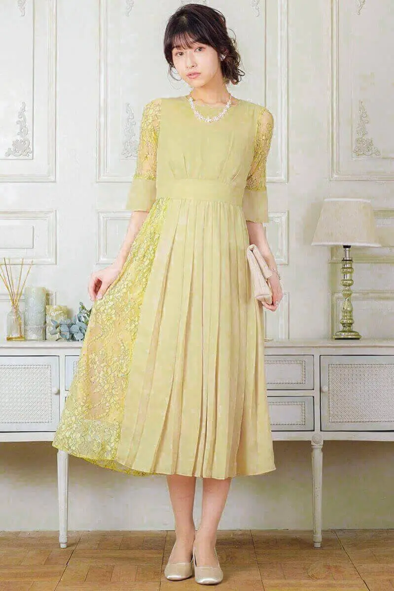 イエローのレース切替プリーツドレス | trattoria | M | 結婚式