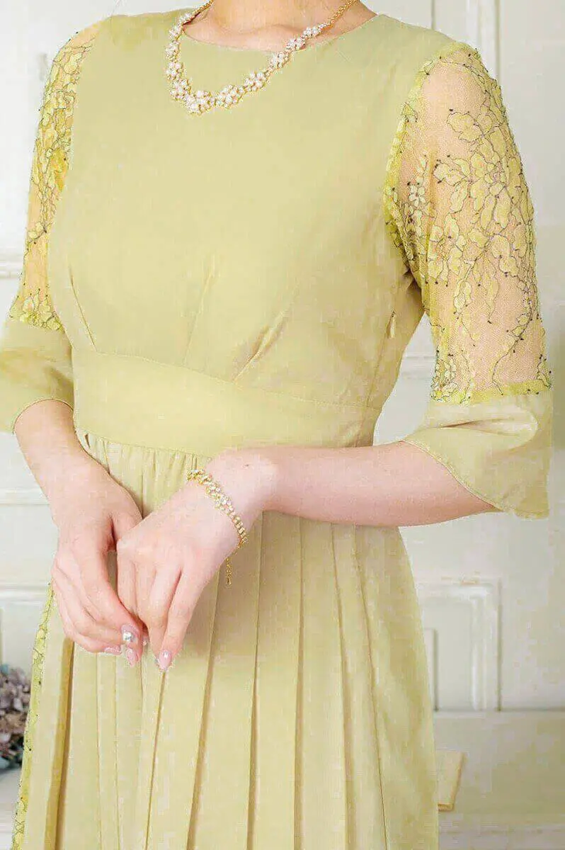 イエローのレース切替プリーツドレス | trattoria | L | 結婚式