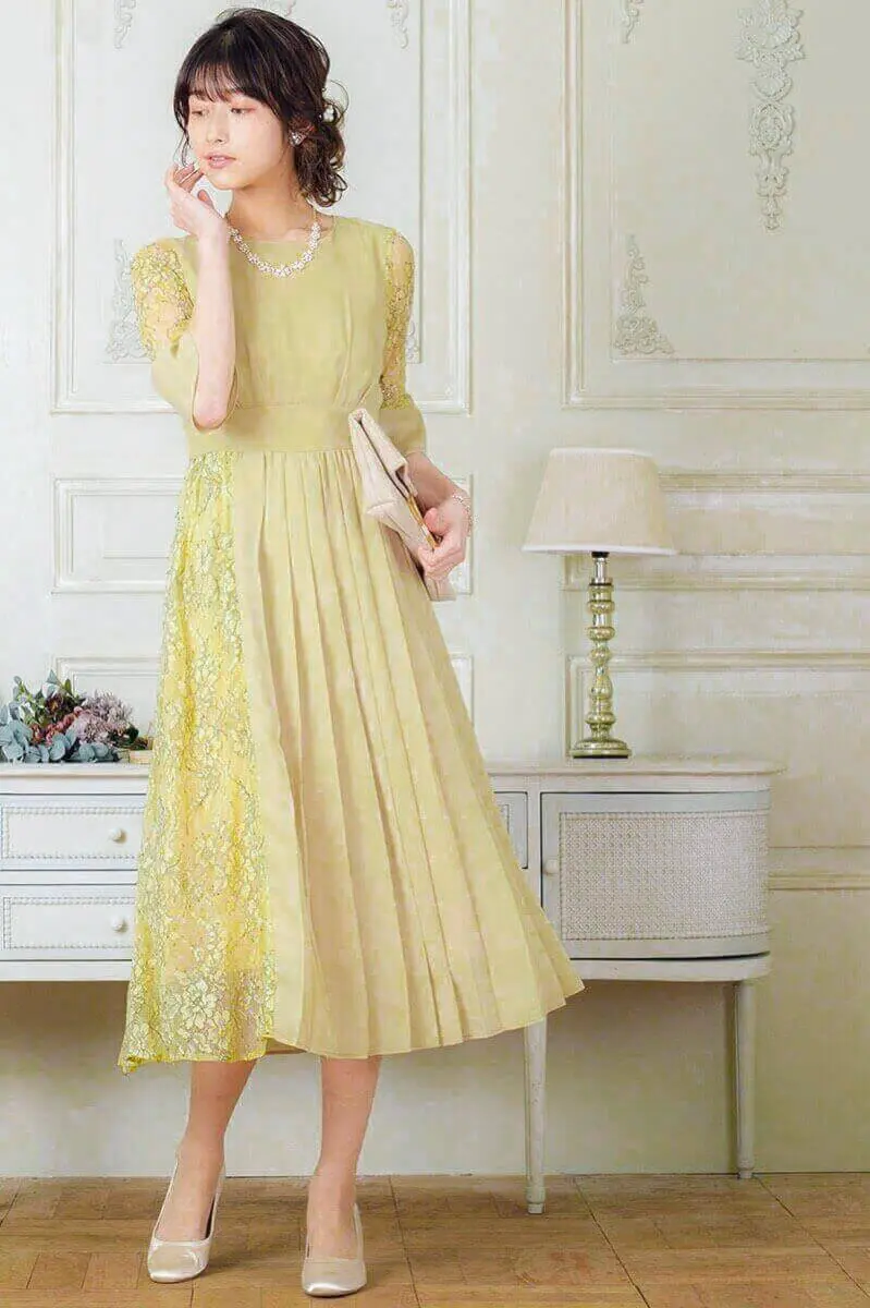 【最終値下げ】ANDRESD レタリングレースドレス Sサイズ イエロー イエローのレース切替プリーツドレス | trattoria | L | 結婚式