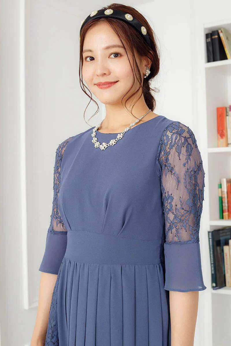 ブルーのレース切替プリーツドレス | trattoria | M | 結婚式