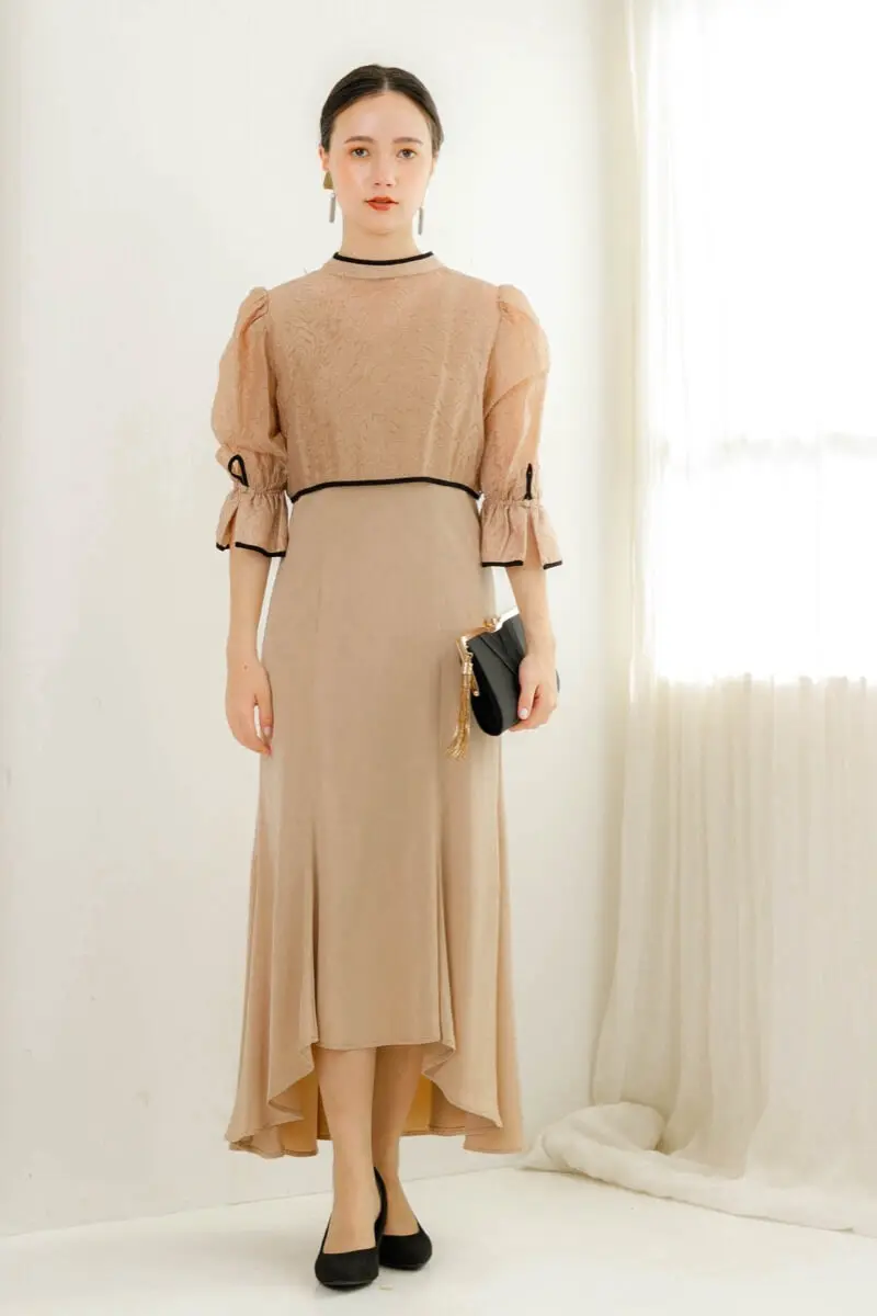 ベージュのボレロ付きフィッシュテールドレス | Dorry doll | M | 結婚