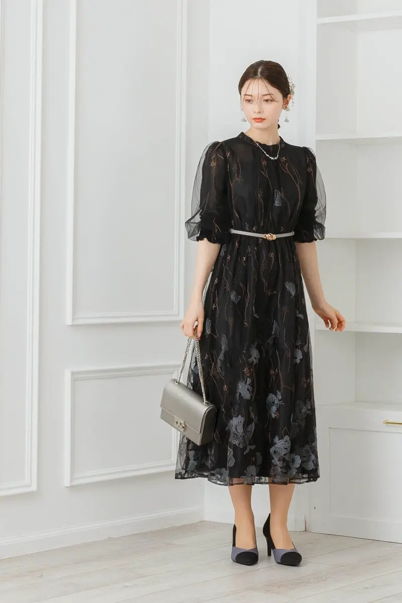 【完売品】Ayla フラワーエンボスドレス 黒 オケージョン 結婚式 袖口ゴム 週末限定価格】Ayla フラワーエンボスドレス オケージョン 結婚