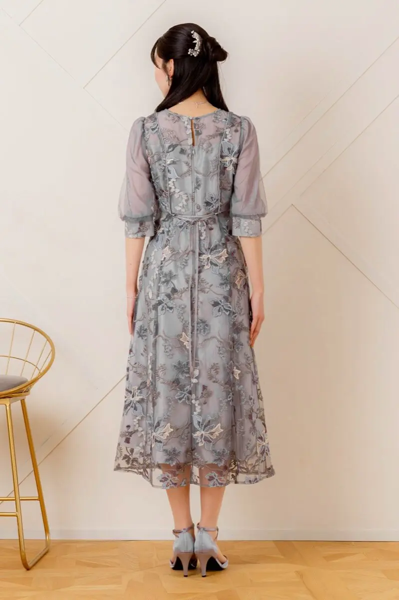 ROBE de FLEURS 淡いブルーグレー レース ビーズ装飾 ROBE de FLEURS 淡いブルーグレー レース Vネック ビーズ装飾
