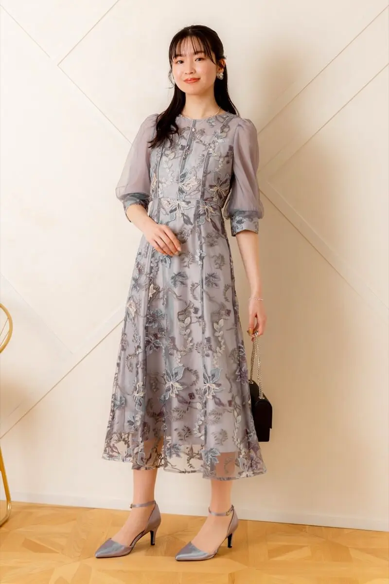ブルーグレーのフラワーレースパイピングドレス | metoi | L | 結婚式
