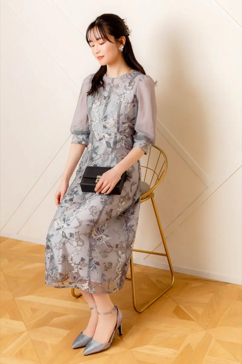 ブルーグレーのフラワーレースパイピングドレス | metoi | L | 結婚式