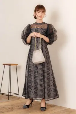 【新品未使用】metoi オーガンジースリーブ パフスリーブドレス ダークグレーのオーガンジーパフスリーブドレス | metoi | M