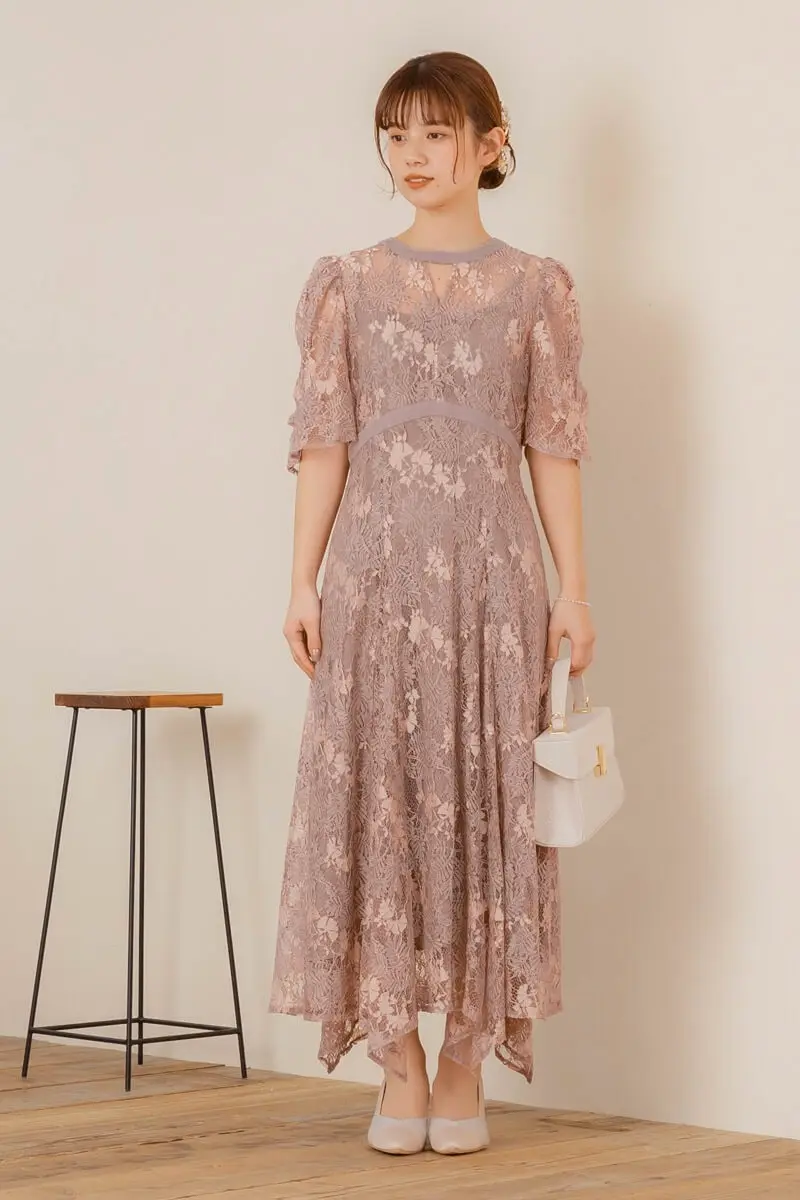 グレージュのリーフ柄レースドレス