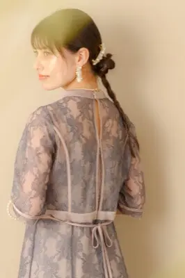グレージュのラッセルレースパイピングドレス | Dorry doll | M | 結婚