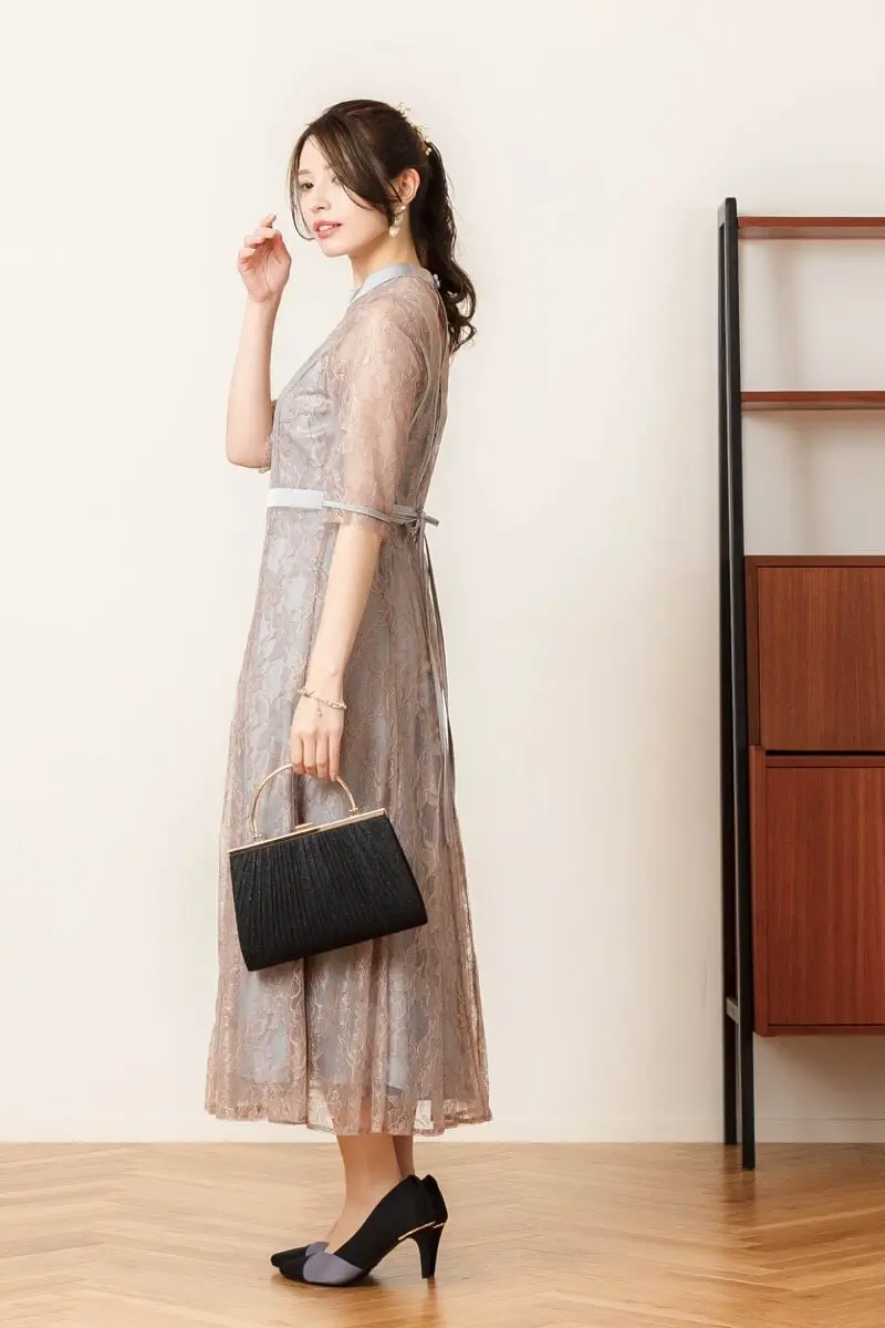 タグ付きemotional dress ラッセルレースふんわりドレス グレージュのラッセルレースパイピングドレス | Dorry doll | M