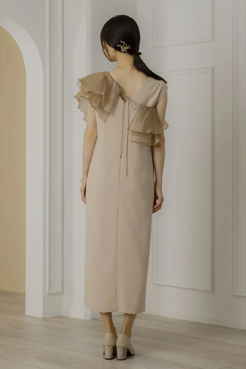 ベージュのグロッシーラッフル付きドレス | ANDRESD | S | 結婚