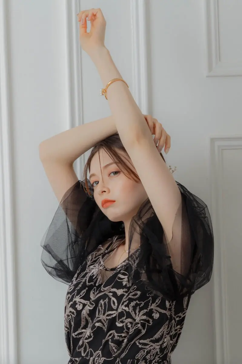 ブラックのフラッフィースリーブペンシルドレス | LE' RURE | S | 結婚