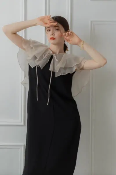 ANDRESD 黒ノースリーブトップスとベージュドレスセット ANDRESD 黒ノースリーブトップスとベージュドレスセット