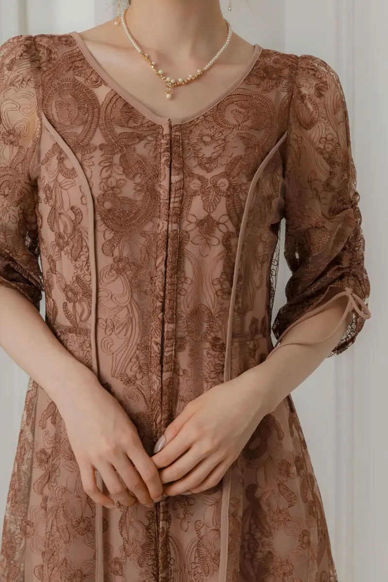 ピンクのエンブロイダリーレイヤードドレス | Dorry doll | M～マタニティ | 結婚式パーティーのレンタルドレスはリリアージュ