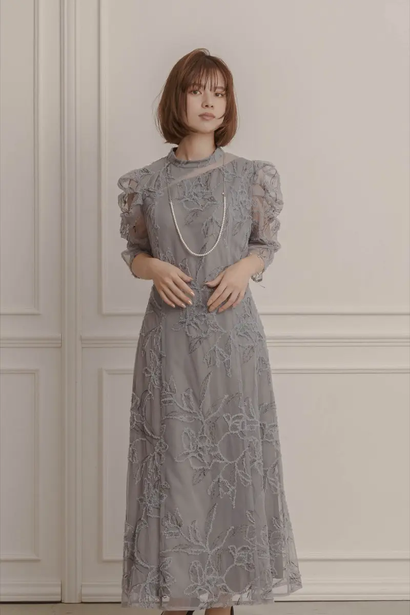 ブルーグレーのフェザーフラワーカッティングドレス | metoi | L