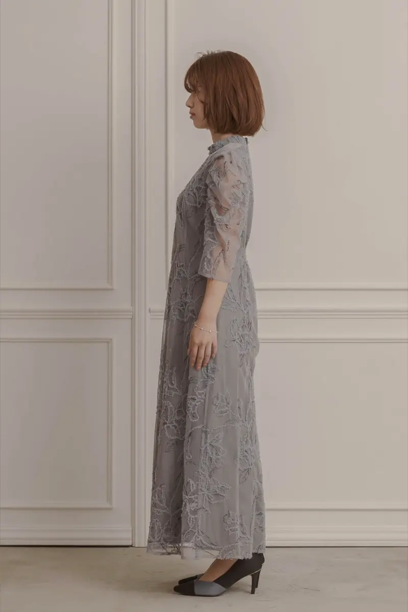 ブルーグレーのフェザーフラワーカッティングドレス | metoi | L